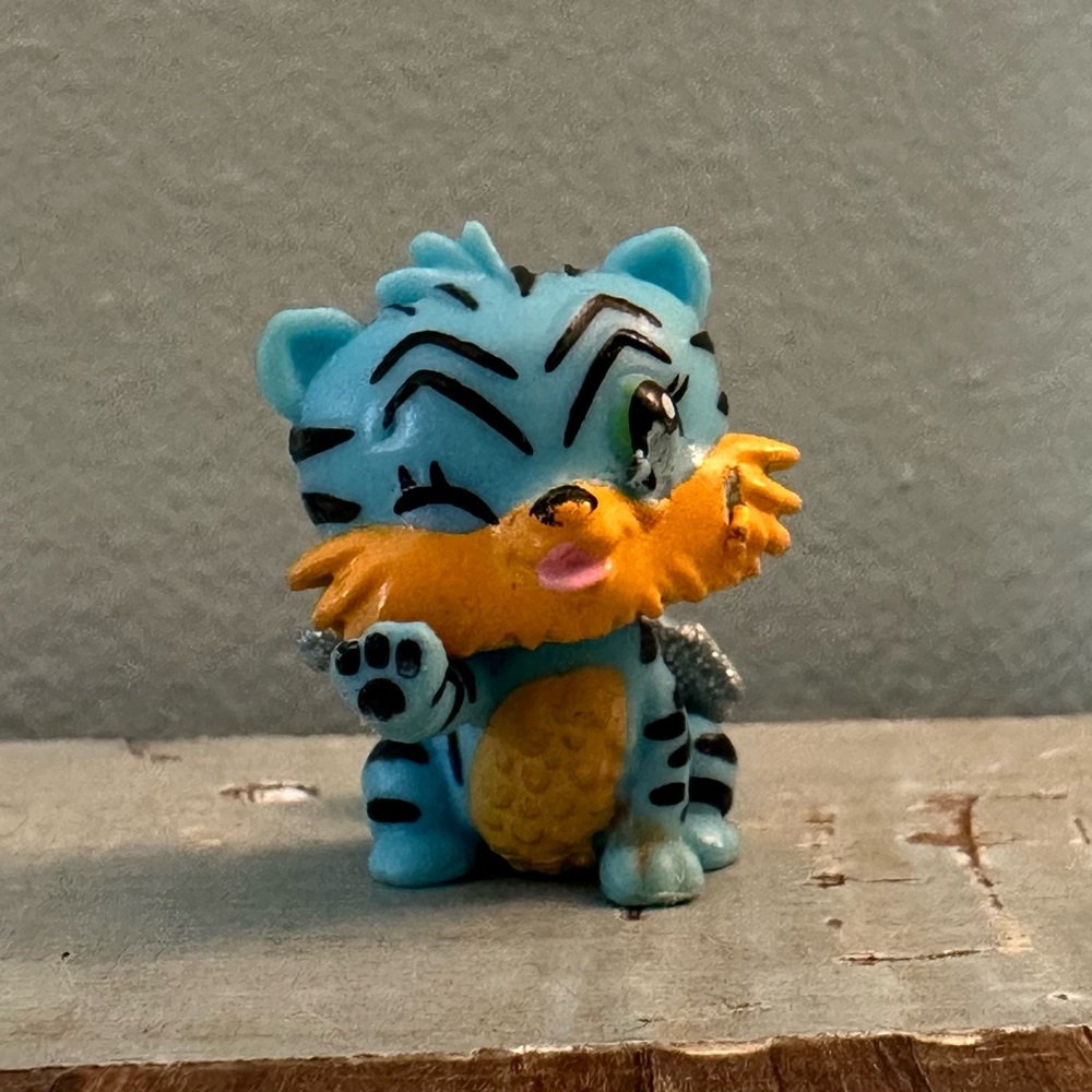 Hatchimals CollEGGtible Season‎ 1 Jungle Tigrette mini toy figurine